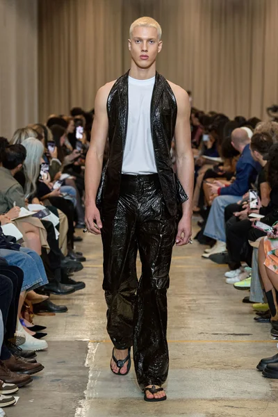 Look 50